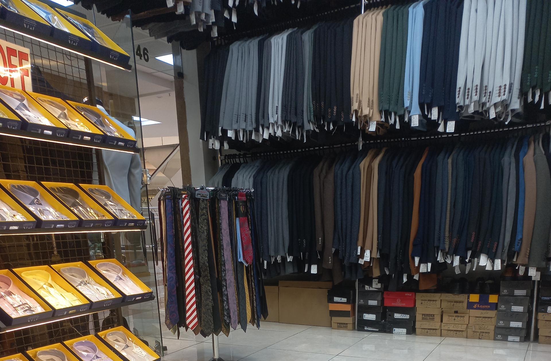 عکس فروشگاه کت و شلوار آریا مود