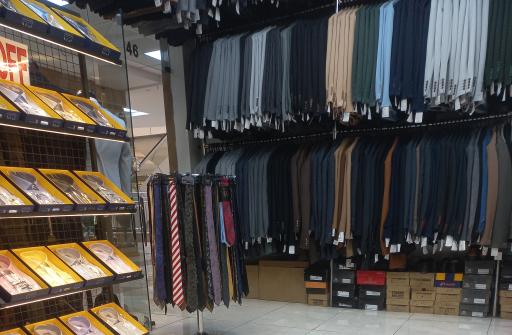 عکس فروشگاه کت و شلوار آریا مود