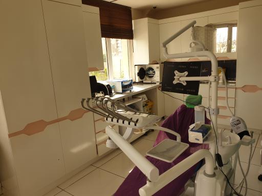 عکس دکتر یوسف نازی متخصص دندان پزشکی