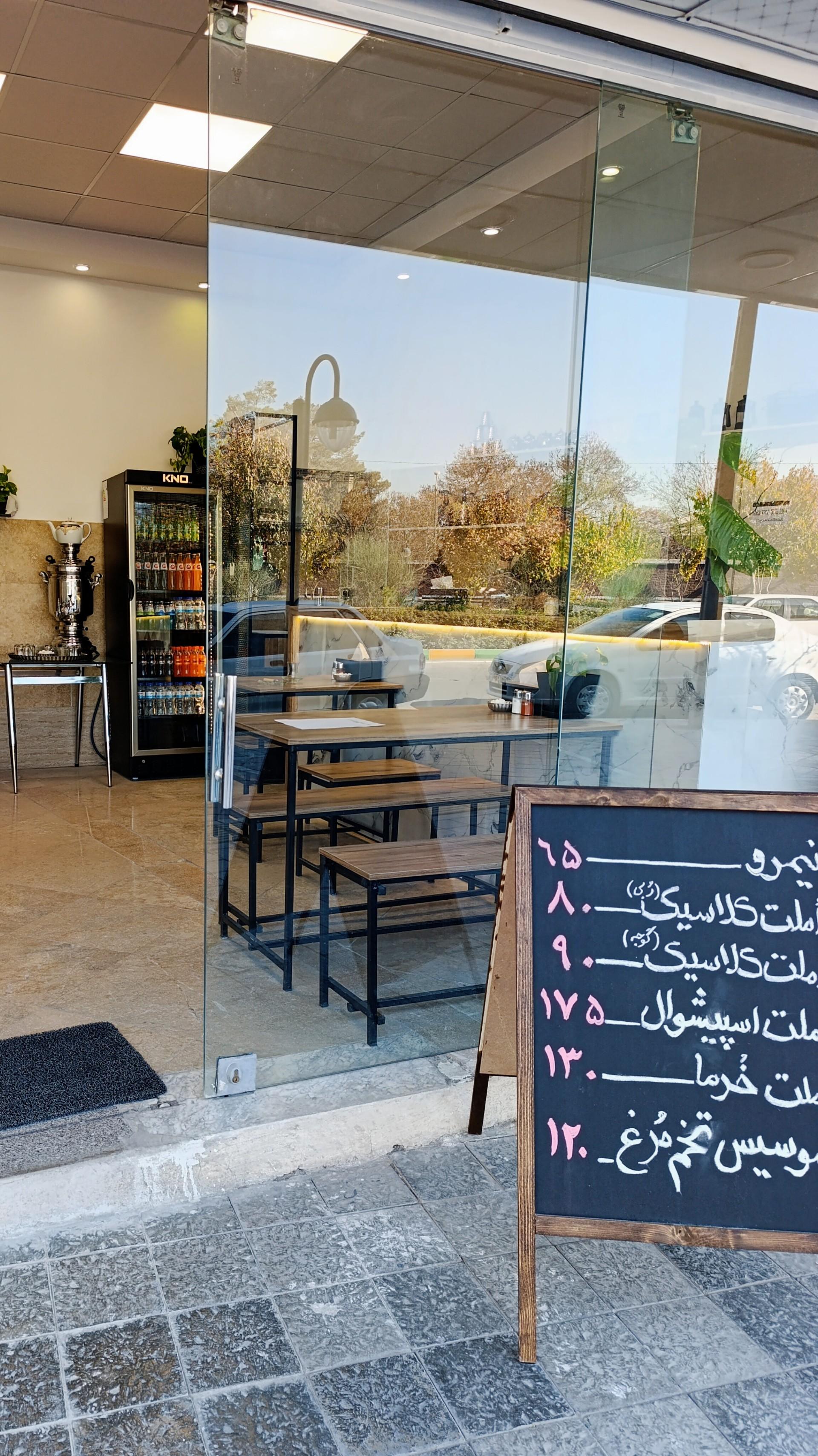 عکس کافه صبحانه پتوس