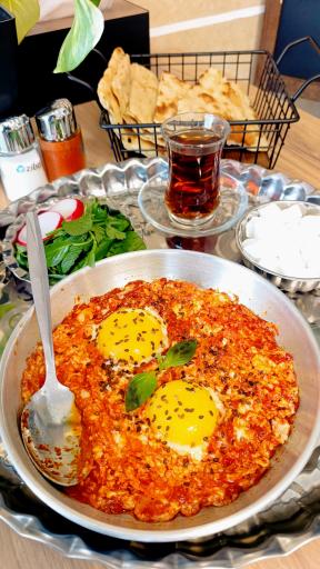 عکس کافه صبحانه پتوس