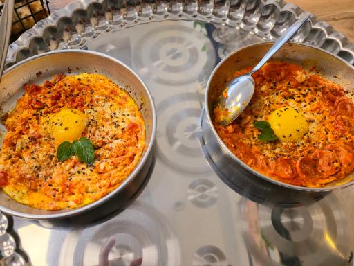 عکس کافه صبحانه پتوس