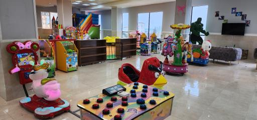 عکس شهربازی سرپوشیده قصر