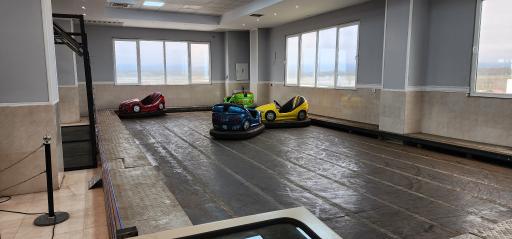 عکس شهربازی سرپوشیده قصر