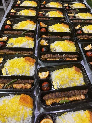 عکس تهیه غذای خاتون