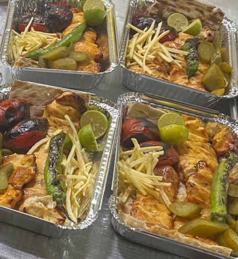 عکس تهیه غذای خاتون