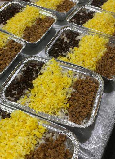 عکس تهیه غذای خاتون