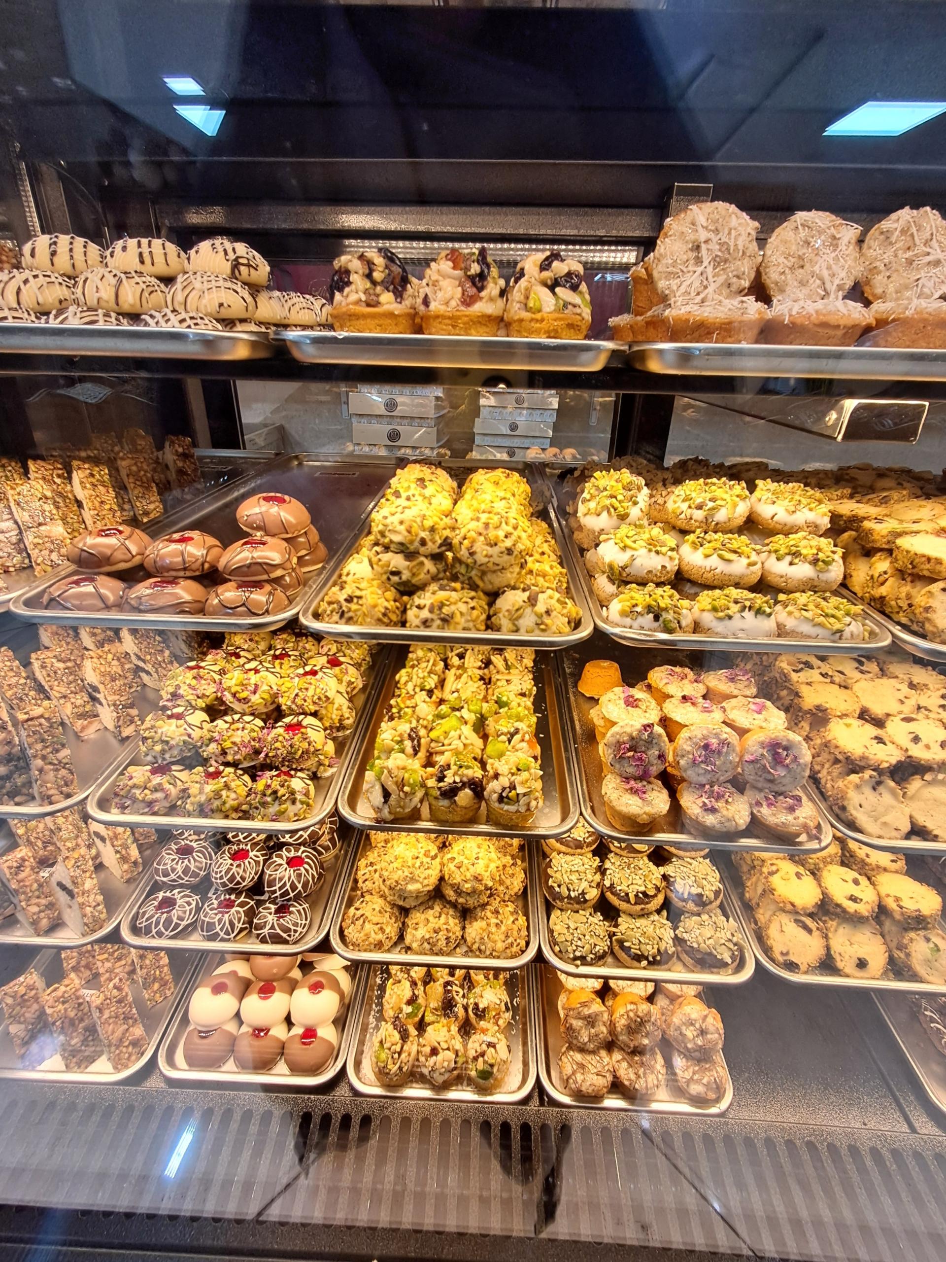 عکس کافه نان و شیرینی ال