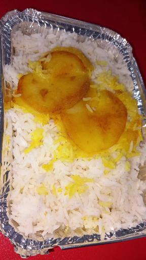 عکس تهیه غذای خورشید بانو