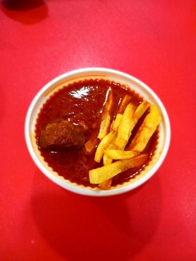 عکس تهیه غذای خورشید بانو