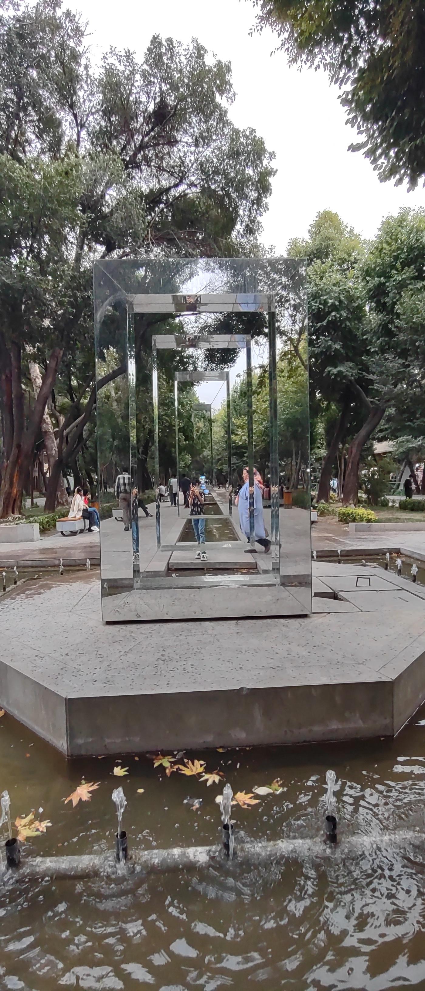 عکس آیینه چهارباغ 