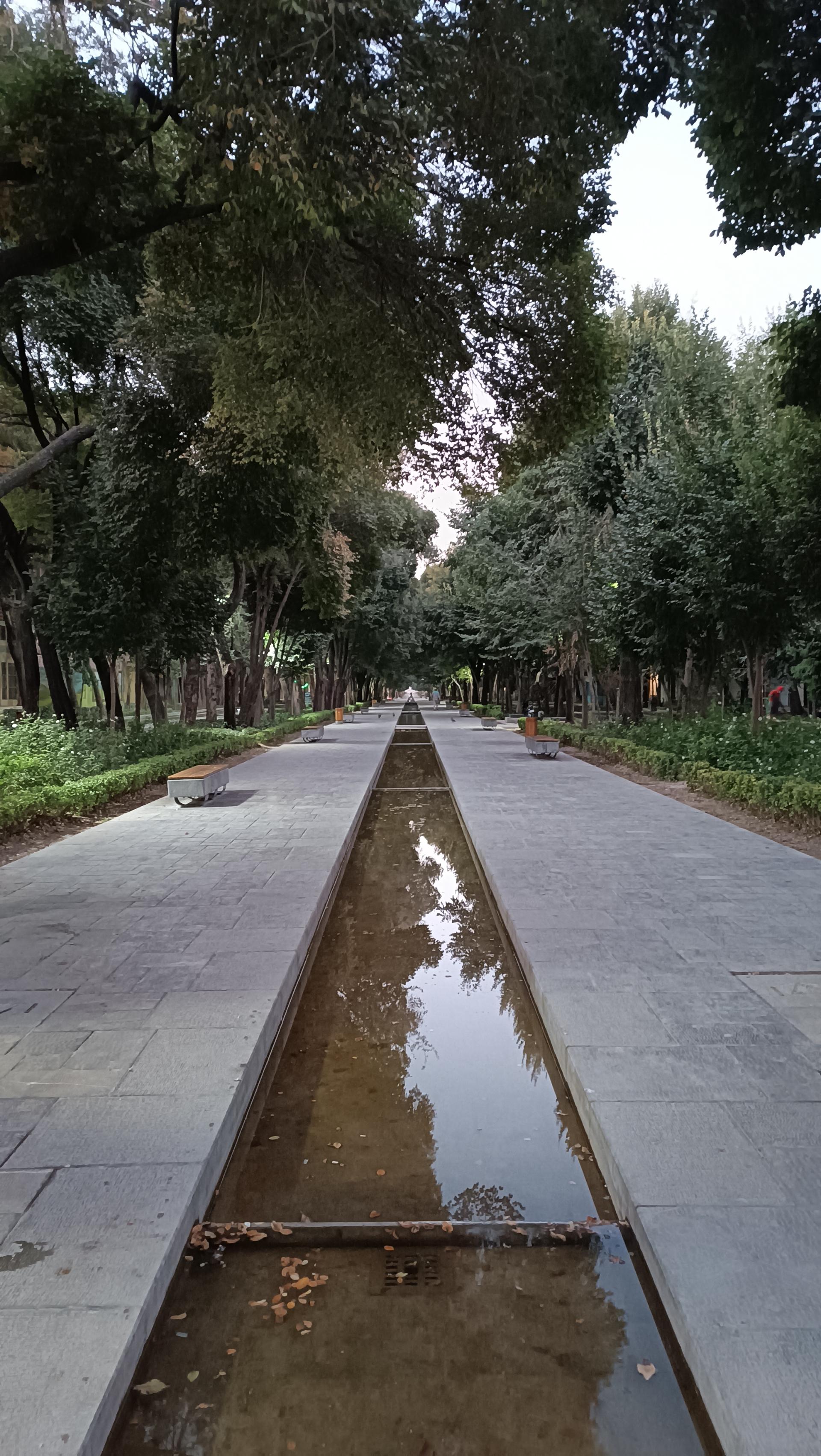 عکس آیینه چهارباغ 