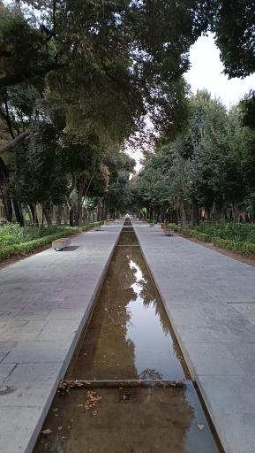 عکس آیینه چهارباغ 