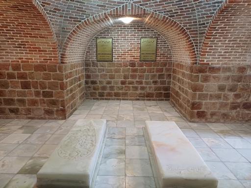 عکس آرامگاه و باغ دو کمال