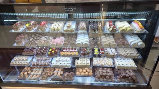 عکس کافه قنادی ماقوت