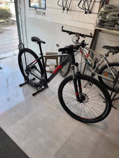 عکس تعمیرات حرفه ای دوچرخه