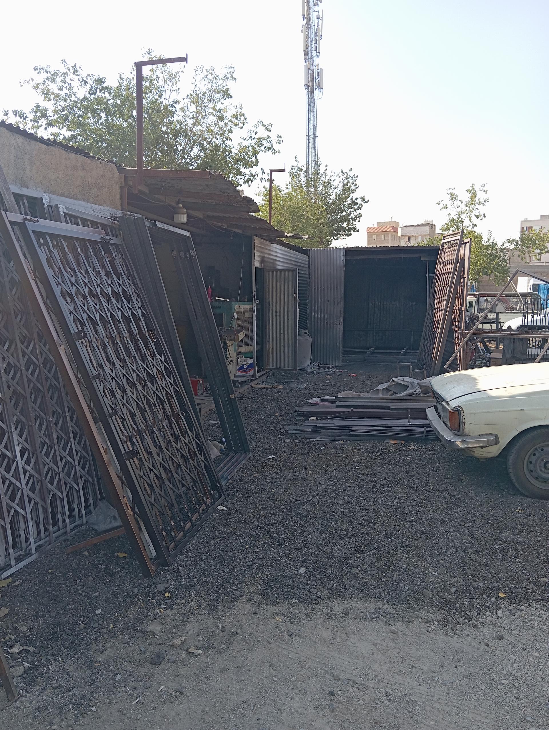 عکس آهنگری و رنگ کوره ای کرمی