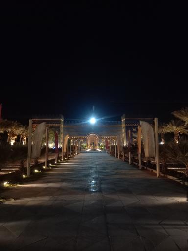 رستوران بزرگ پدیده