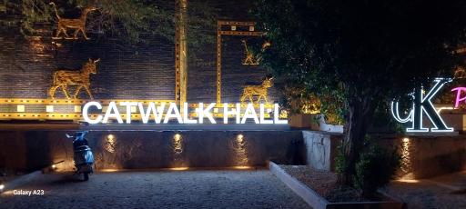 عکس رستوران بزرگ پدیده