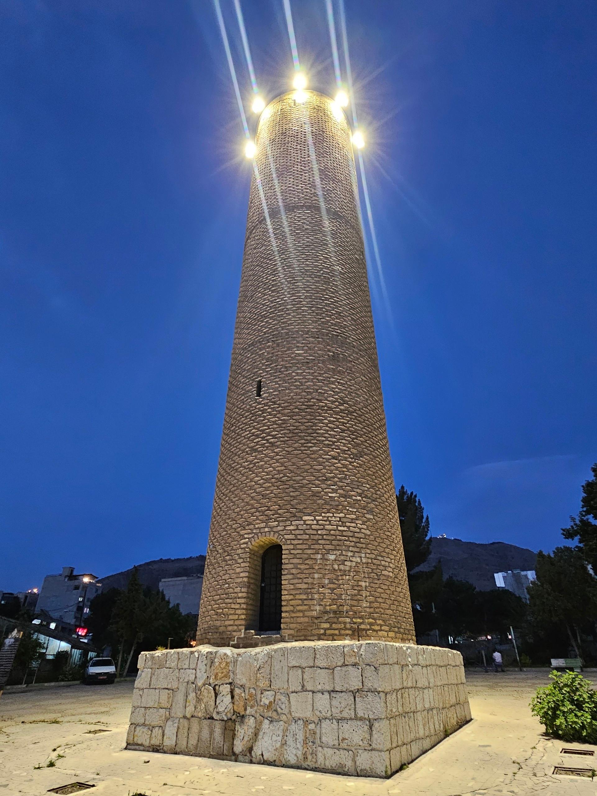 عکس مناره آجری