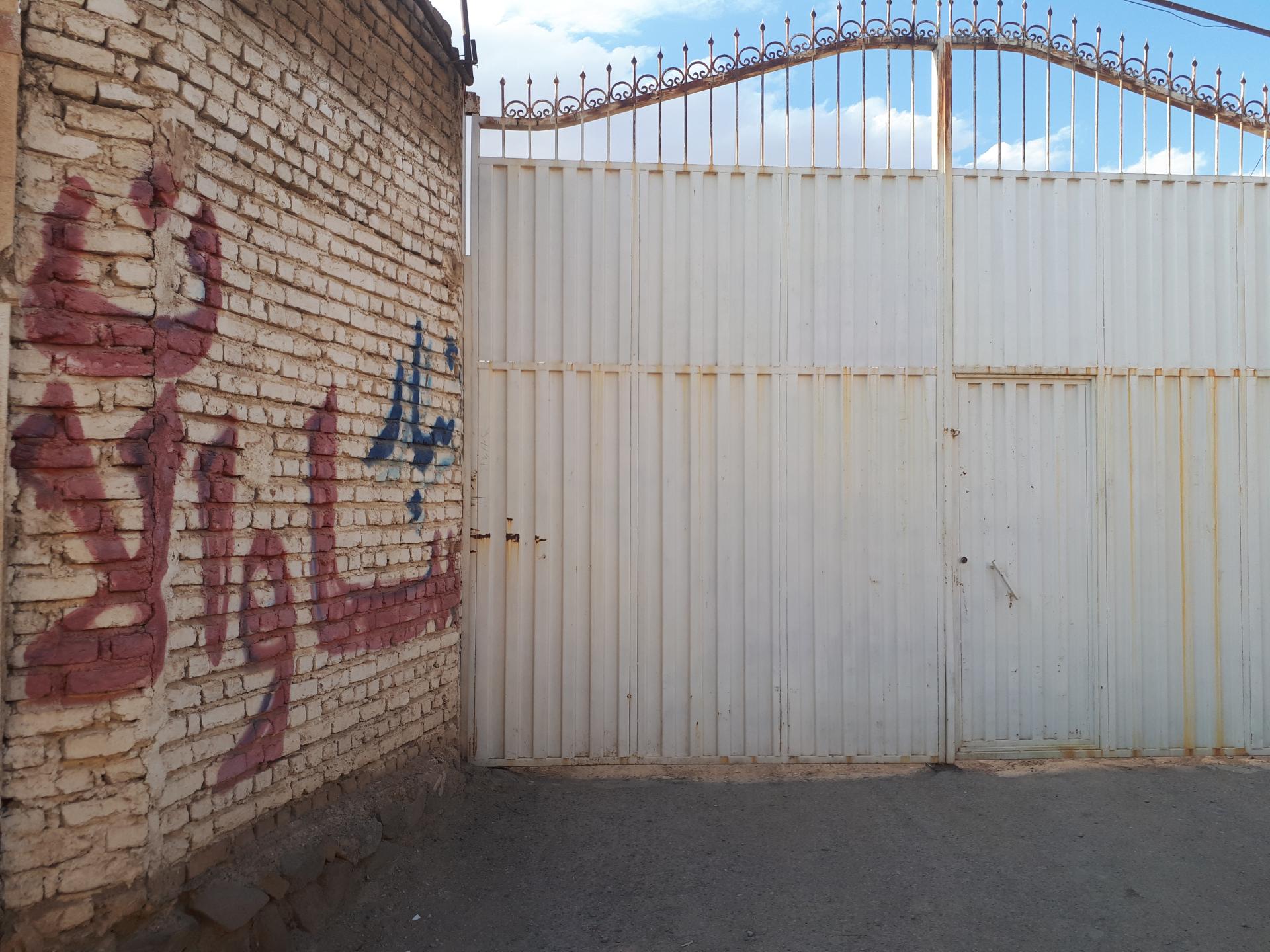 عکس انبار کاشی ساوالان 