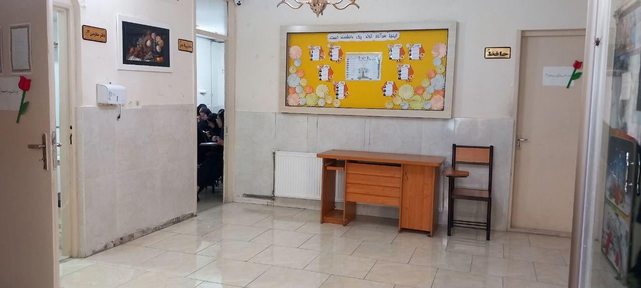 عکس دبیرستان  دوره اول دخترانه غیر دولتی گلریزان