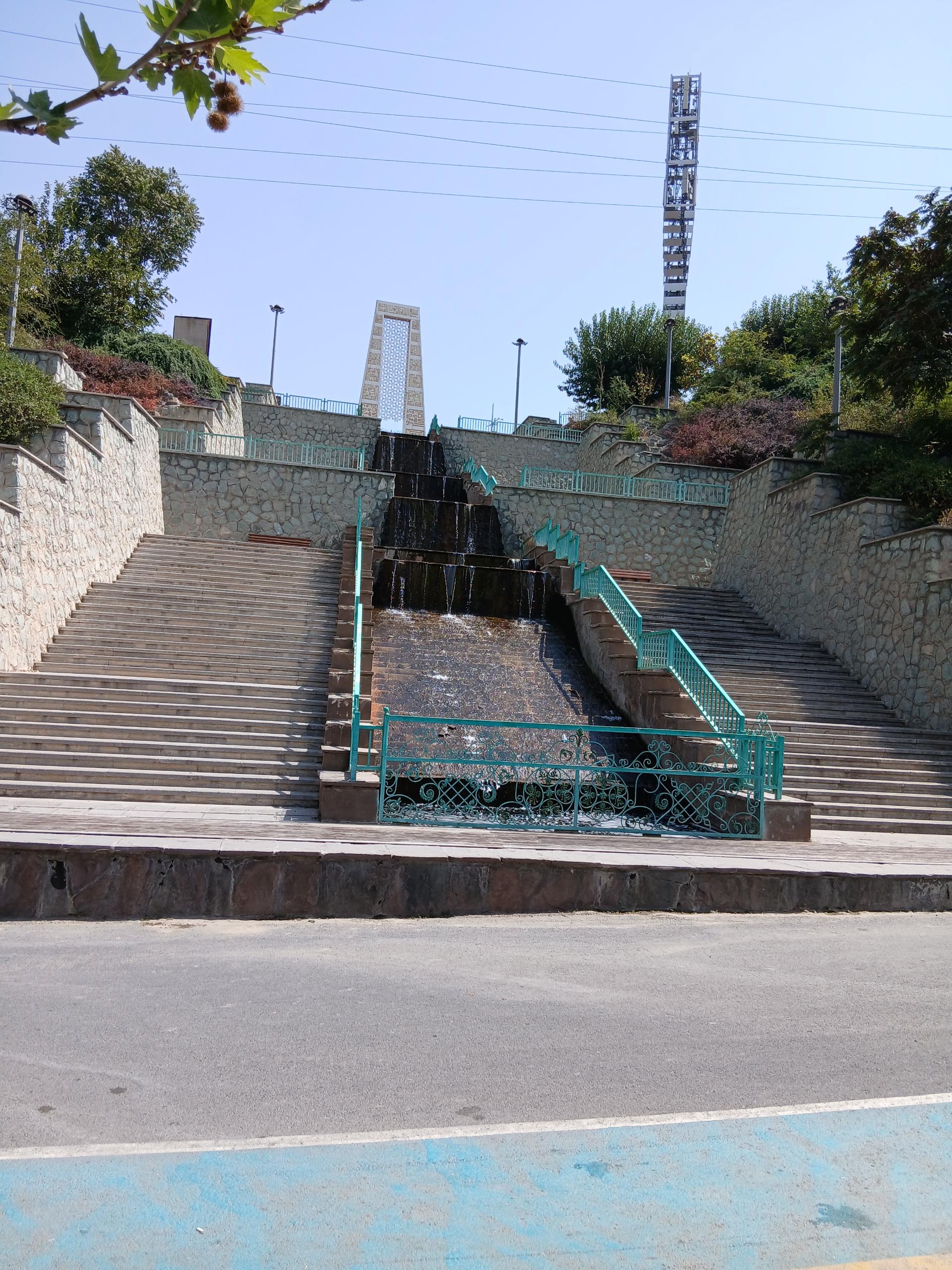 عکس آبشار مصنوعی بوستان