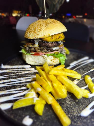 فست فود دهکده