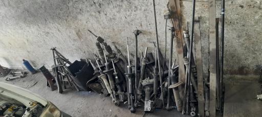 عکس آهنگری و کمک فنرسازی مطمئن (جلوبندی سازی)