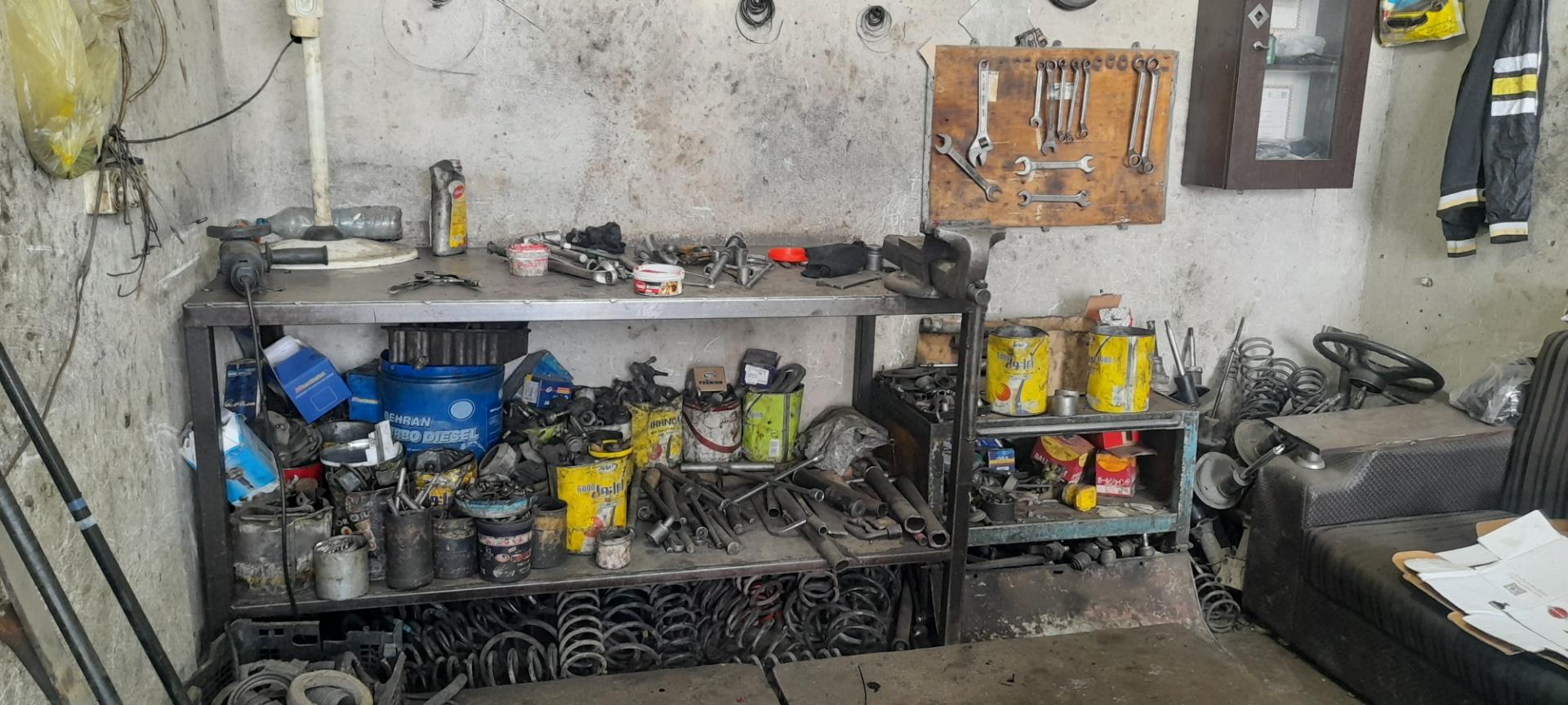 عکس آهنگری و کمک فنرسازی مطمئن (جلوبندی سازی)