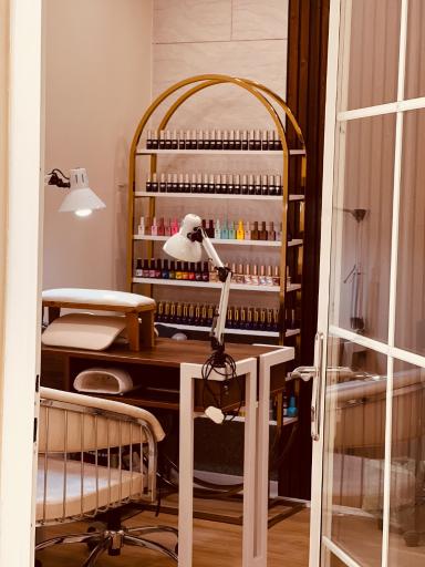 عکس سالن زیبایی مه