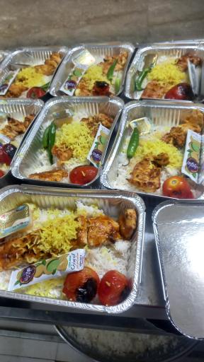 عکس تهیه غذای ایرانی 