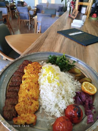 عکس کافه رستوران چرب و‌چیلی