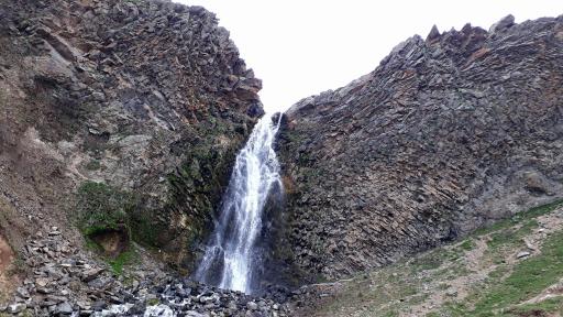 عکس آبشار سردابه