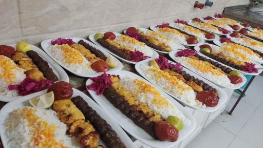 عکس تهیه غذای لیان