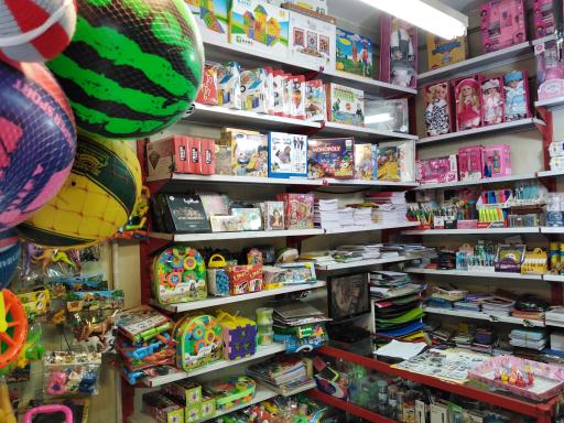 عکس فروشگاه اسباب بازی و لوازم‌التحریر شکرستان