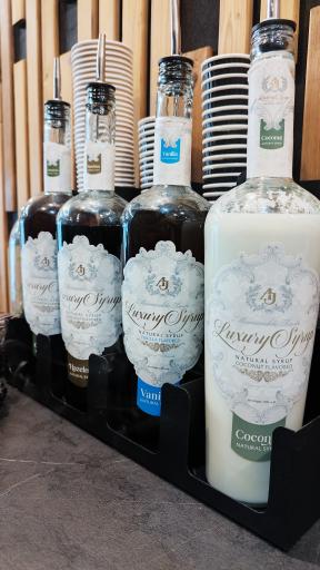 عکس کافه کوچه شونزده 