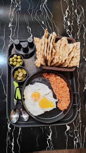 عکس کافه کوچه شونزده 