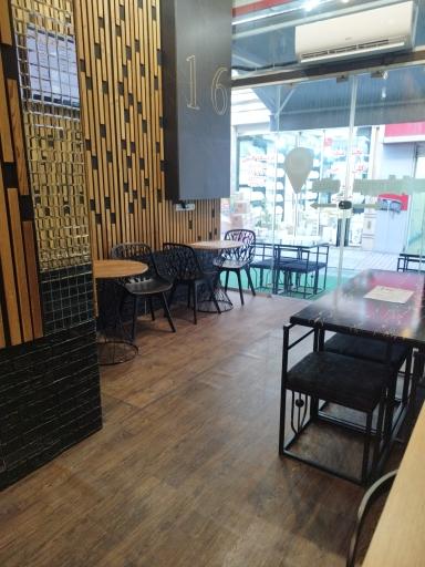 عکس کافه کوچه شونزده 