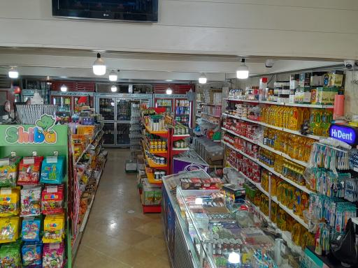 عکس سوپر مارکت جوان