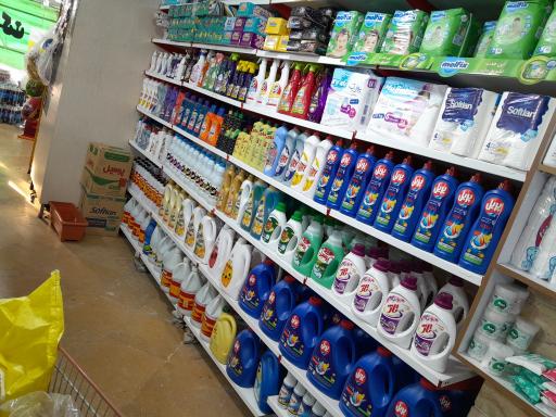 عکس سوپر مارکت جوان