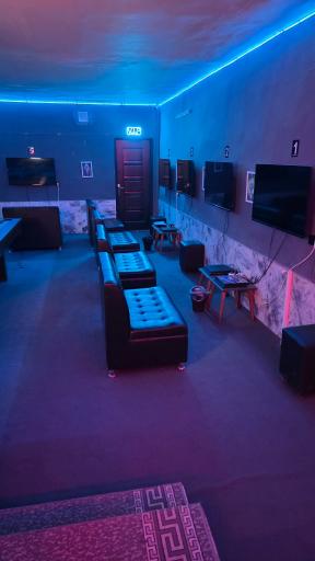 عکس گیم سنتر بیلیارد ترپ هاوس