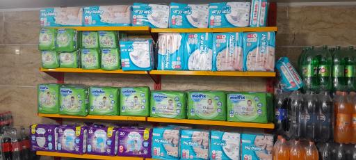 عکس سوپرمارکت جوان