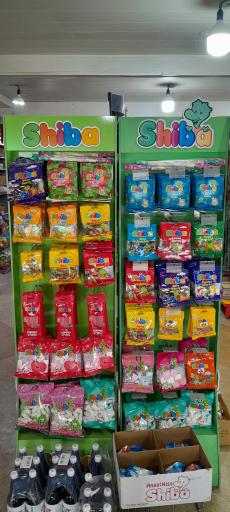 عکس سوپرمارکت جوان