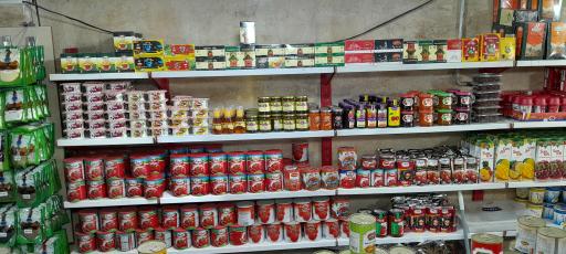 عکس سوپرمارکت جوان