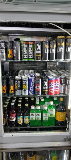 عکس سوپرمارکت جوان