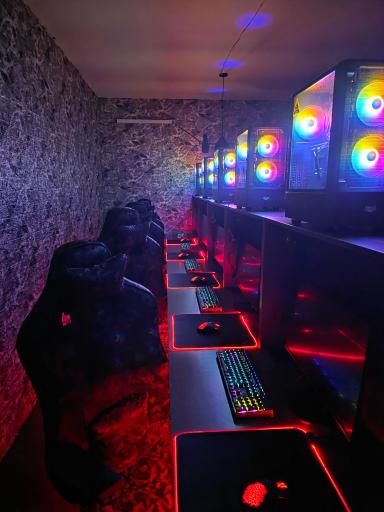 عکس گیم سنتر بیلیارد ترپ هاوس