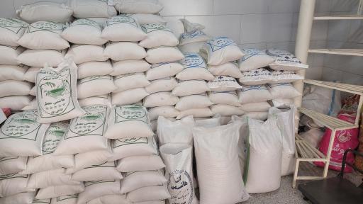 عکس  برنج و بادام زمینی حاجی پور