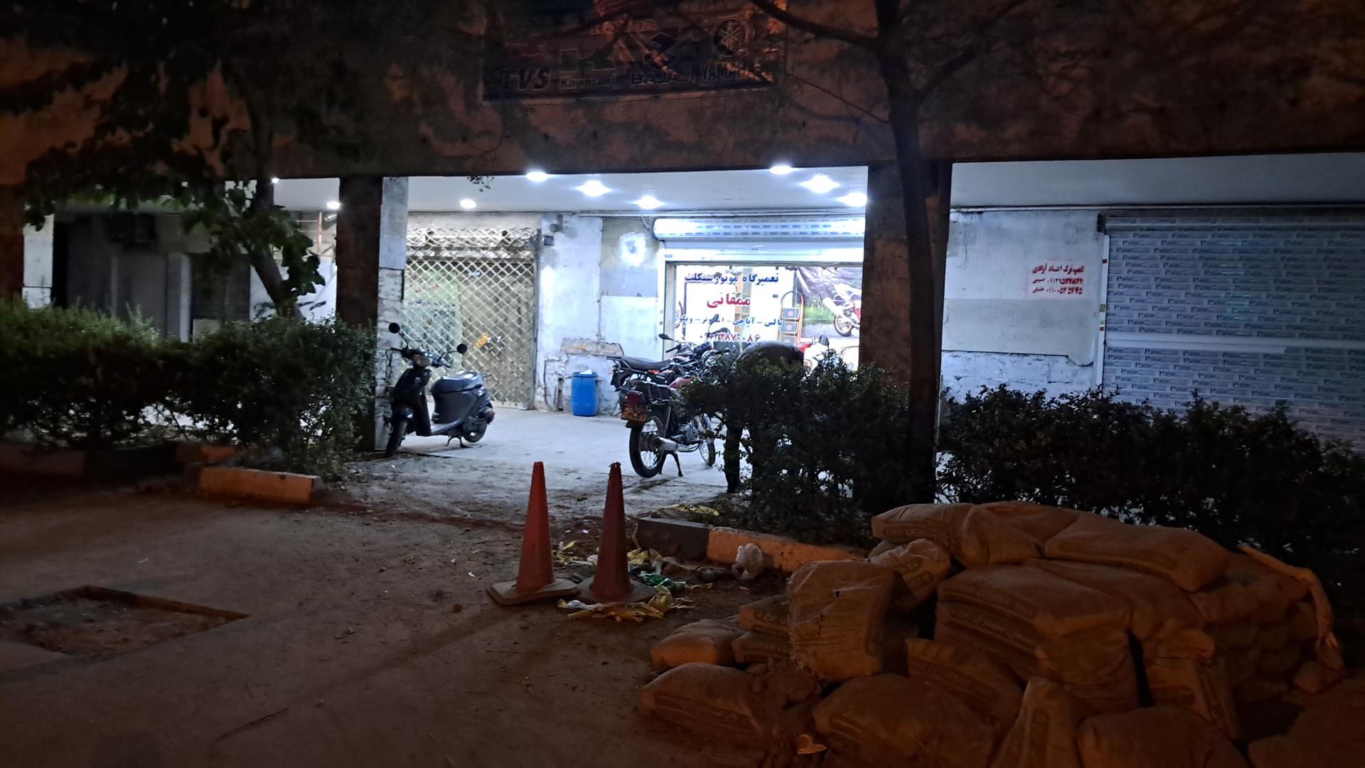 عکس تعمیرگاه موتور سیکلت ممقانی