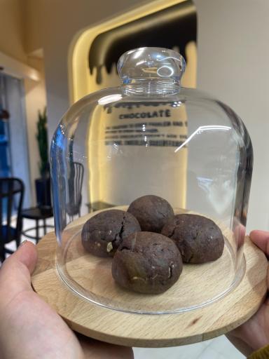 عکس بوتیک تخصصی شکلات نوژان 